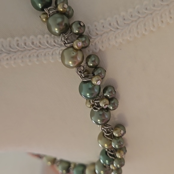 Chic Green Faux Pearl Cluster Statement Necklace - Picture 11 of 11